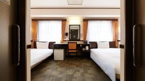 Postel nebo postele na pokoji v ubytování Toyoko Inn Yashio Ekimae