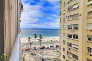 - Vistas a la playa desde un edificio en Modern 3BR with ocean view, en Río de Janeiro