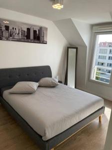 Ένα ή περισσότερα κρεβάτια σε δωμάτιο στο Appartement 3p Ivry