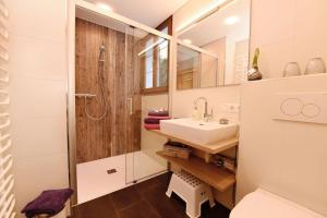 Kúpeľňa v ubytovaní Haus Berta, Montafon + 37 fotografií