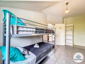 a bedroom with two bunk beds in a room at Kazolie - maison F4 - 120 m2 - Sainte-Rose in Sainte-Rose