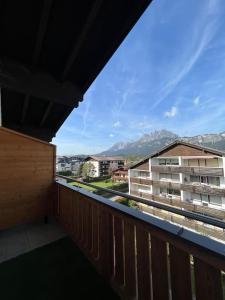 a balcony with a view of a building and mountains at Apartment „Bergblick“ in Sankt Johann in Tirol