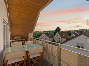 a balcony with a table and chairs and a view at Loft-Apartment Schloßsee in Salem
