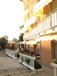 a building with balconies and flowers in a courtyard at Residence Regni in Senigallia