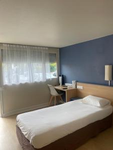 En eller flere senge i et værelse på Kyriad Direct Montpellier Saint Jean De Védas - La Peyrière