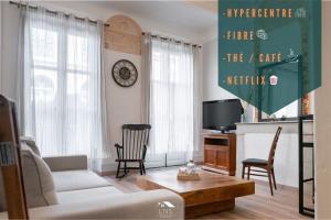 Televízia a/alebo spoločenská miestnosť v ubytovaní Magnolia magnifique T2 entièrement rénové.