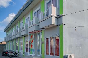 a building with motorcycles parked in front of it at Urbanview Hotel AVA Banjarmasin by RedDoorz in Banjarmasin