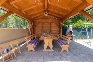 Fotografie z fotogalerie ubytování Holiday home in Jadranovo 33199 v destinaci Jadranovo