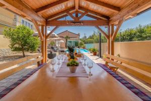 Patio nebo venkovní prostory v ubytování Holiday home in Jadranovo 33199