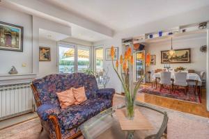 Posezení v ubytování Holiday home in Jadranovo 33199