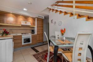 Kuchyň nebo kuchyňský kout v ubytování Holiday home in Jadranovo 33199