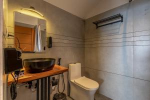 Een badkamer bij K Mansion