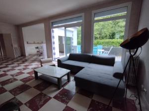 a living room with a couch and a table at Appartement spacieux in Montreuil