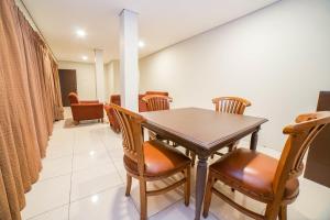 a dining room with a table and chairs at Hotel Kalisma by Alia in Jakarta