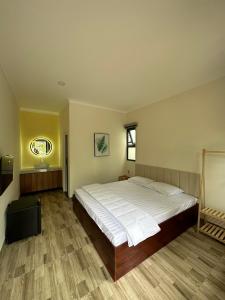 a large bedroom with a large bed in it at Color Inn - Homestay & Cafe in Ninh Hải +5 photos