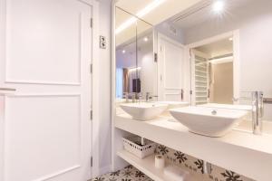 Kúpeľňa v ubytovaní Serennia Fira Gran Via Exclusive Rooms