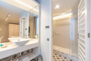 Kúpeľňa v ubytovaní Serennia Fira Gran Via Exclusive Rooms