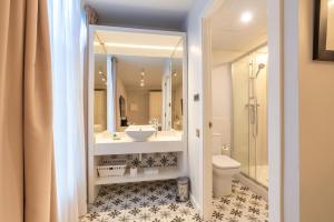 Kúpeľňa v ubytovaní Serennia Fira Gran Via Exclusive Rooms