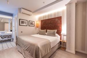 Posteľ alebo postele v izbe v ubytovaní Serennia Fira Gran Via Exclusive Rooms