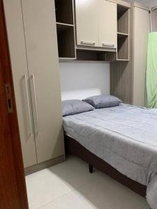 Un pat sau paturi într-o cameră la Sonho de Praia - 03 qtos a 350metros do Mar