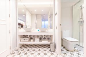 Kúpeľňa v ubytovaní Serennia Fira Gran Via Exclusive Rooms