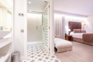 Posteľ alebo postele v izbe v ubytovaní Serennia Fira Gran Via Exclusive Rooms