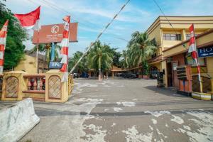 an empty street in front of a building at Hotel Kalisma by Alia in Jakarta