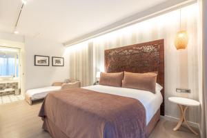 Posteľ alebo postele v izbe v ubytovaní Serennia Fira Gran Via Exclusive Rooms
