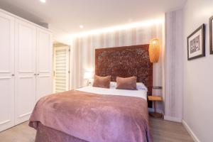 Posteľ alebo postele v izbe v ubytovaní Serennia Fira Gran Via Exclusive Rooms