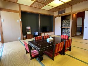 Un lugar para sentarse en 熱海温泉　実の別荘