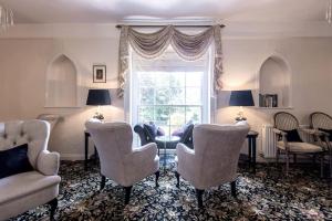 Χώρος καθιστικού στο Private Use-Mount Pleasant Hotel 17 BR (sleeps32)