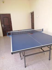 Stolní tenis v ubytování Hotel Ain Safnan Room&Flats فندق عين صفنان غرف&شقق nebo okolí