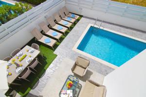 an overhead view of a swimming pool with chairs and a table at Villa Dina in Protaras