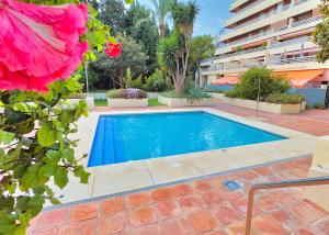 Bazén v ubytovaní Parque Marbella Three Bedroom Apartment alebo v jeho blízkosti