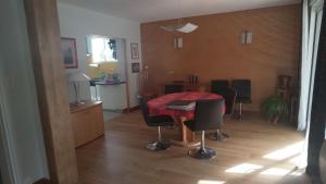 Η κουζίνα ή μικρή κουζίνα στο Maison meublée en location courte durée - 1 mois minimum +1 φωτογραφίες
