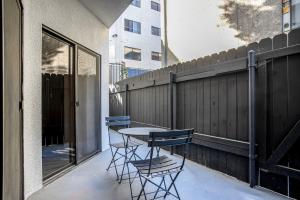 a patio with a table and chairs on a balcony at Westwood 1br close to UCLA LAX-1141 in Los Angeles