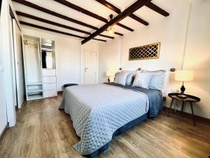 Posteľ alebo postele v izbe v ubytovaní Diamond Rooftop & private terrace sea views