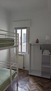 a room with two bunk beds and a window at Apartamento Jacobo Villar in Valladolid