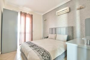 Un ou plusieurs lits dans un hébergement de l'établissement Appart Hôtel Founty Beach