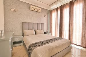 Un ou plusieurs lits dans un hébergement de l'établissement Appart Hôtel Founty Beach
