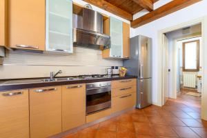 مطبخ أو مطبخ صغير في Rivalta di Gazzola - appartamento con giardino