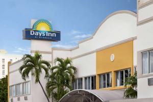 a building with a sign for days inn at Days Inn by Wyndham Miami Airport North in Miami