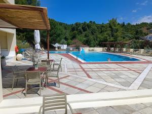 Bazén v ubytování Kanapitsa Mare Hotel nebo v jeho okolí