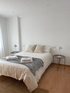 Säng eller sängar i ett rum på Alojamiento céntrico en Cangas