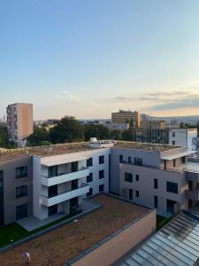 una vista desde el techo de un edificio en Monày apartments - Albelli, en Košice