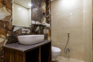 Koupelna v ubytování Hotel Royal Rosette with free Wi-Fi near New Delhi Railway Station