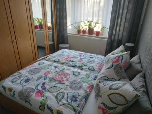 a bed with two pillows on it in a bedroom at Ferienwohnung Romy Müller in Mohlsdorf