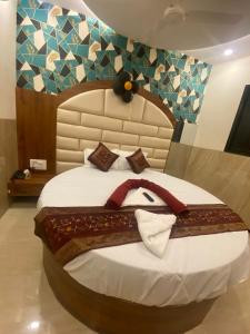 a bedroom with a large bed with a head board at Hotel Dream Palace Residency - Near LBS Marg Kural West in Mumbai