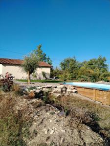 Fotografia z galérie ubytovania Un gîte entièrement rénové à la campagne v destinácii Pern + 11 fotografií