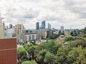 a city skyline with tall buildings and trees at Pass the Keys Central Location Flat near Old St and Dalston Overlooking Rosemary Park and Regents Canal in London